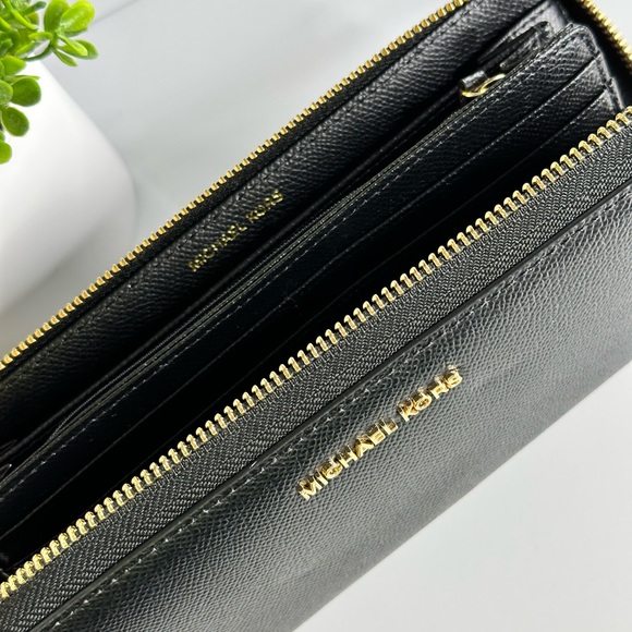 Michael Kors Wallet - Picture 3 of 4